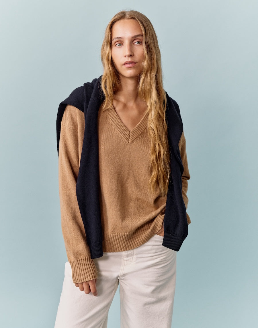 The Relaxed V - Caramel