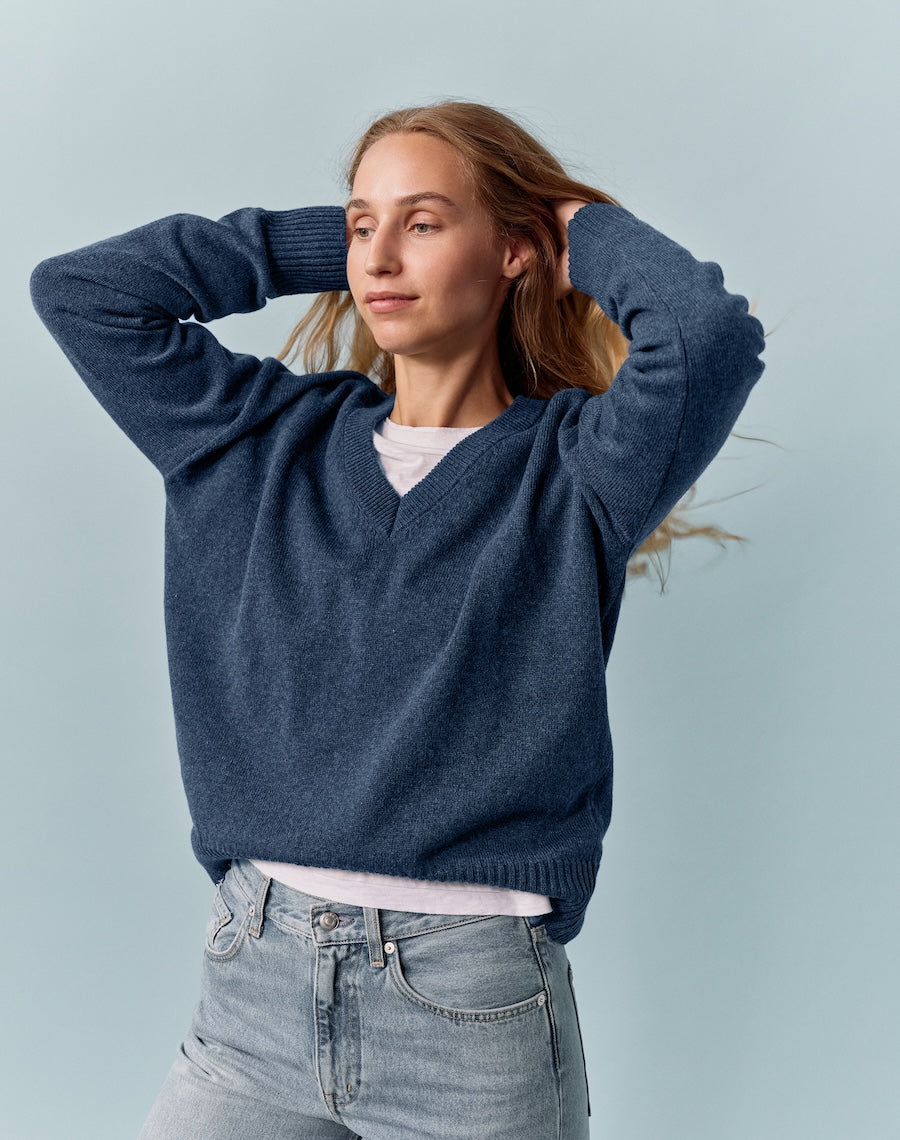 The Relaxed V - Atlantic Blue