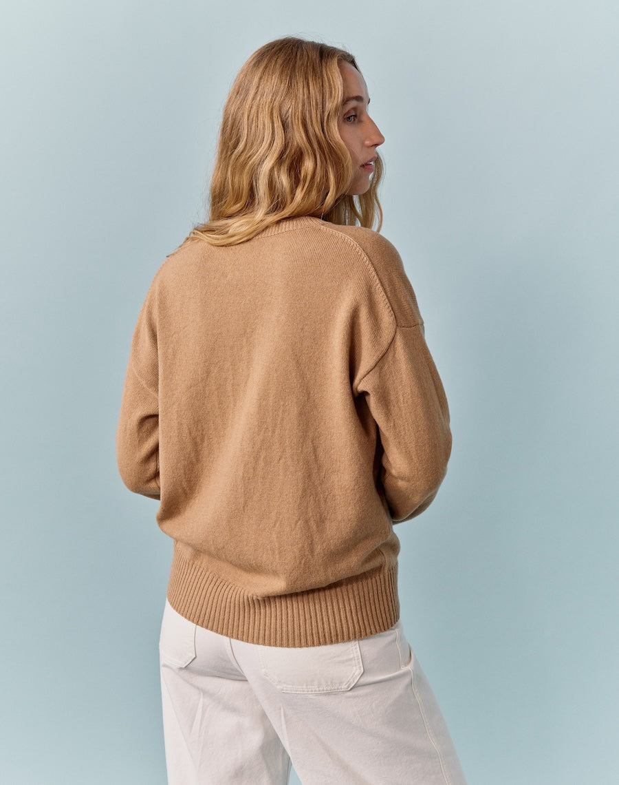 The Relaxed V - Caramel