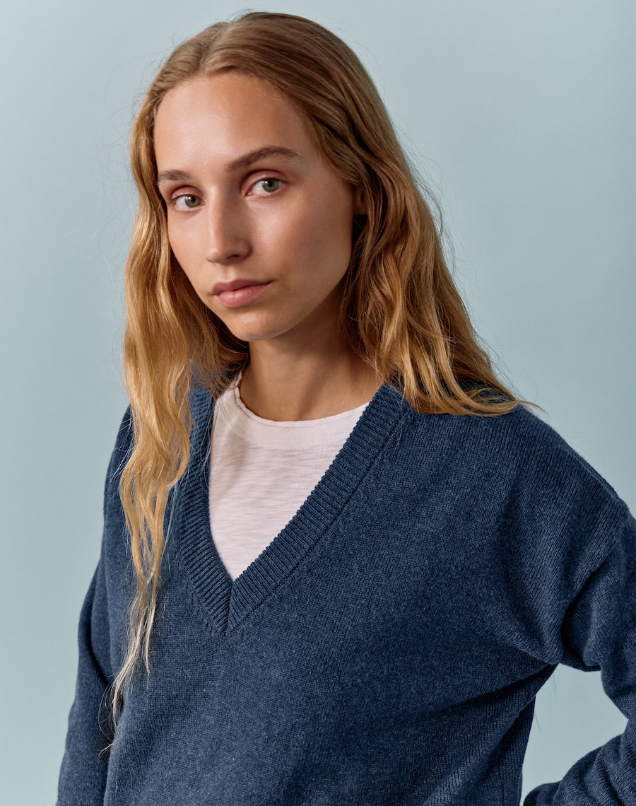 The Relaxed V - Atlantic Blue